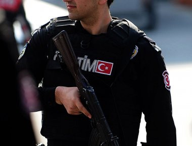 Σμύρνη: Τούρκοι αστυνομικοί ξυλοκόπησαν δυο γυναίκες που ζήτησαν απλά τη βοήθεια τους - Απίστευτος ο λόγος